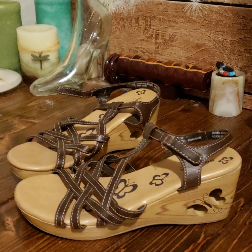 Sonoma wedges size 4